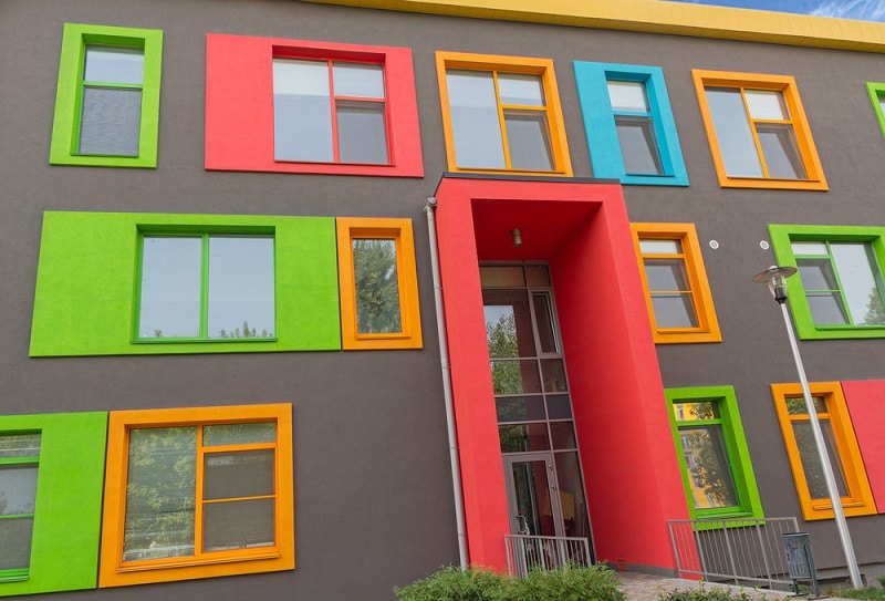 Choisissez votre teinte de façade avec cette liste complète des couleurs adaptées