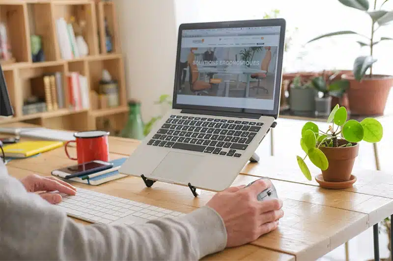 Comment bien organiser son poste de travail à domicile pour le télétravail