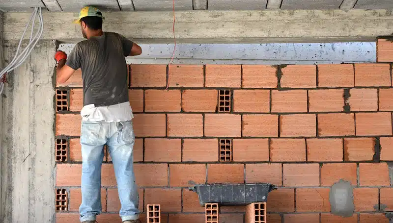 plutôt faire appel à un maçon autoentreprenneur ou à une entreprise de construction