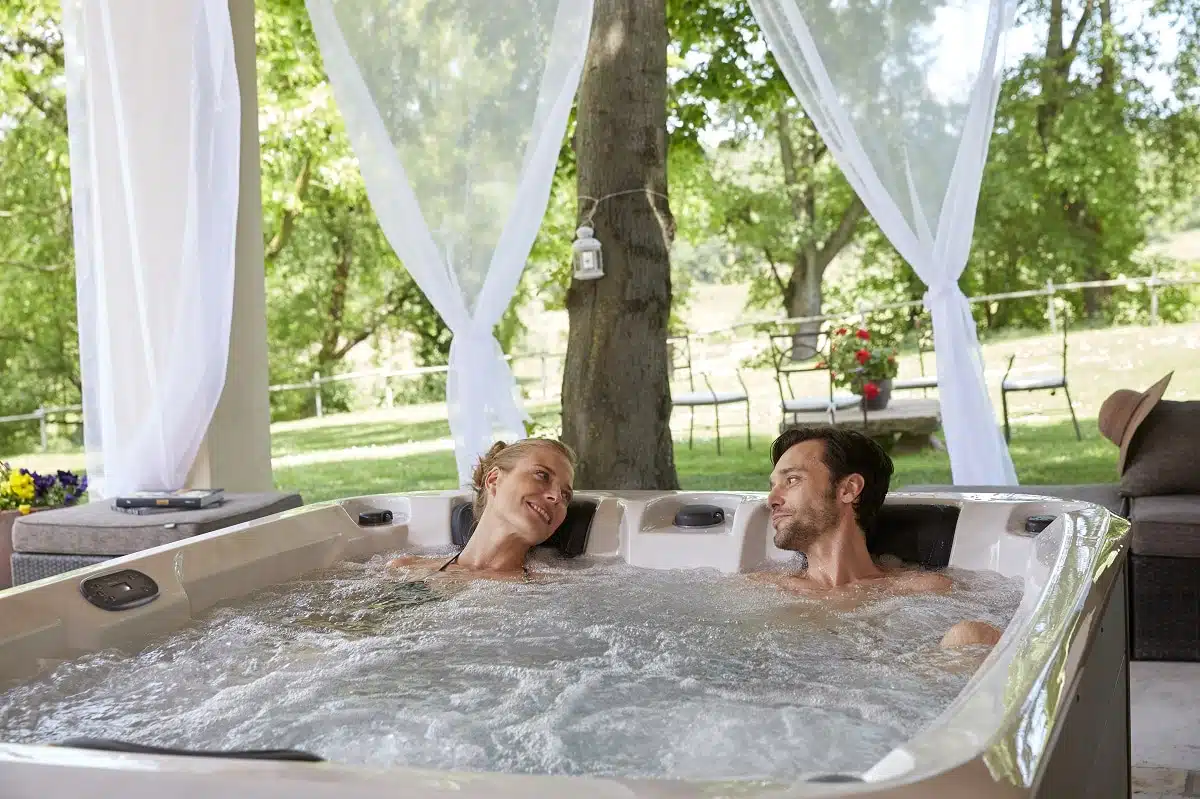 Spa pour couple : comment choisir votre jacuzzi 2 places ?