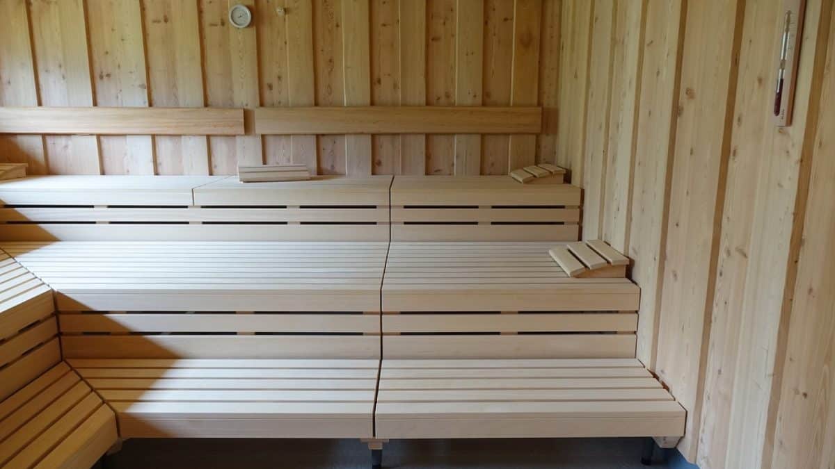 Comprendre les différences entre un sauna traditionnel et une cabine infrarouge