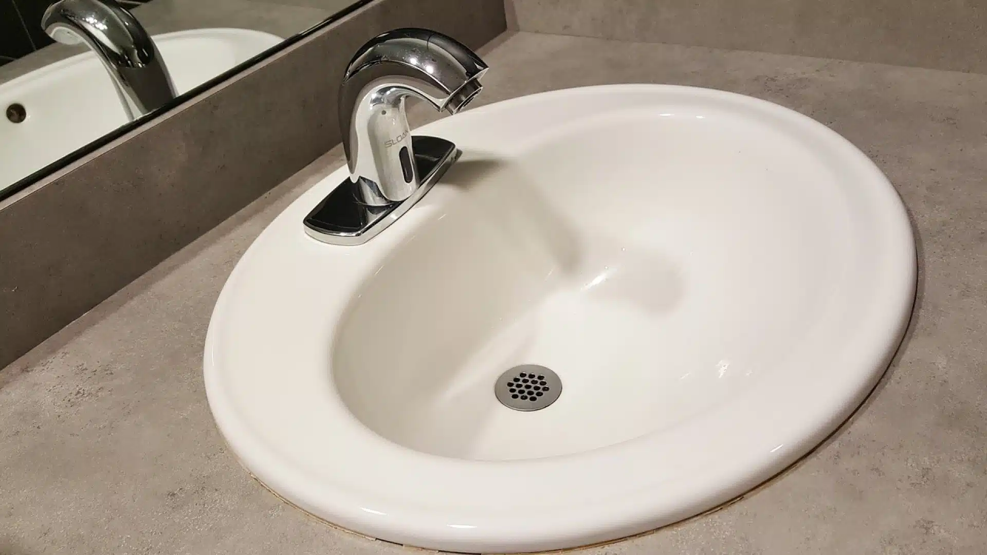 Créez une salle de bain originale grâce aux meubles en teck