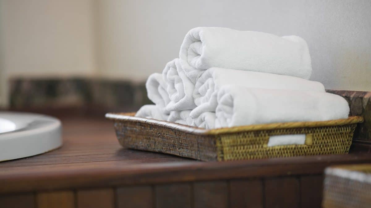 Le meuble en teck pour salle de bain : un choix alliant esthétique et résistance