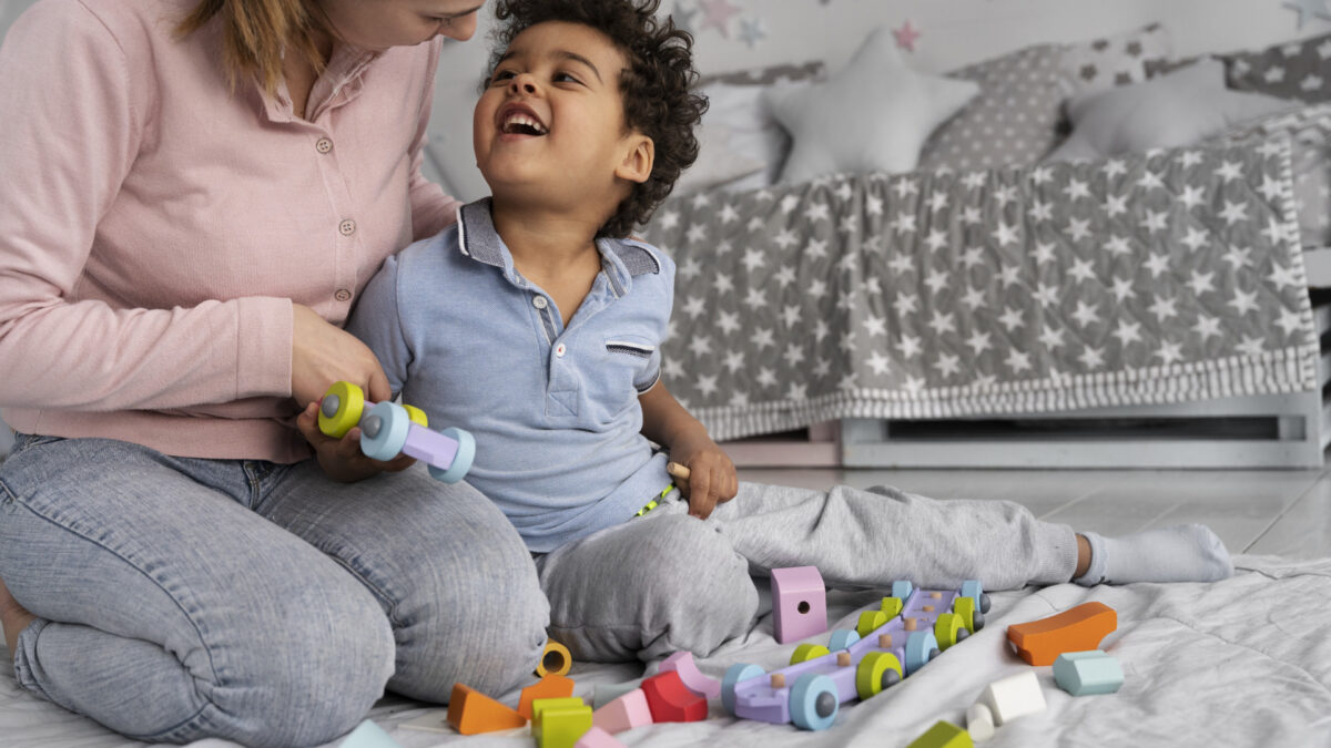 Ménage, jardinage, garde d'enfants : ce qu'il faut savoir avant de déléguer à un prestataire à domicile