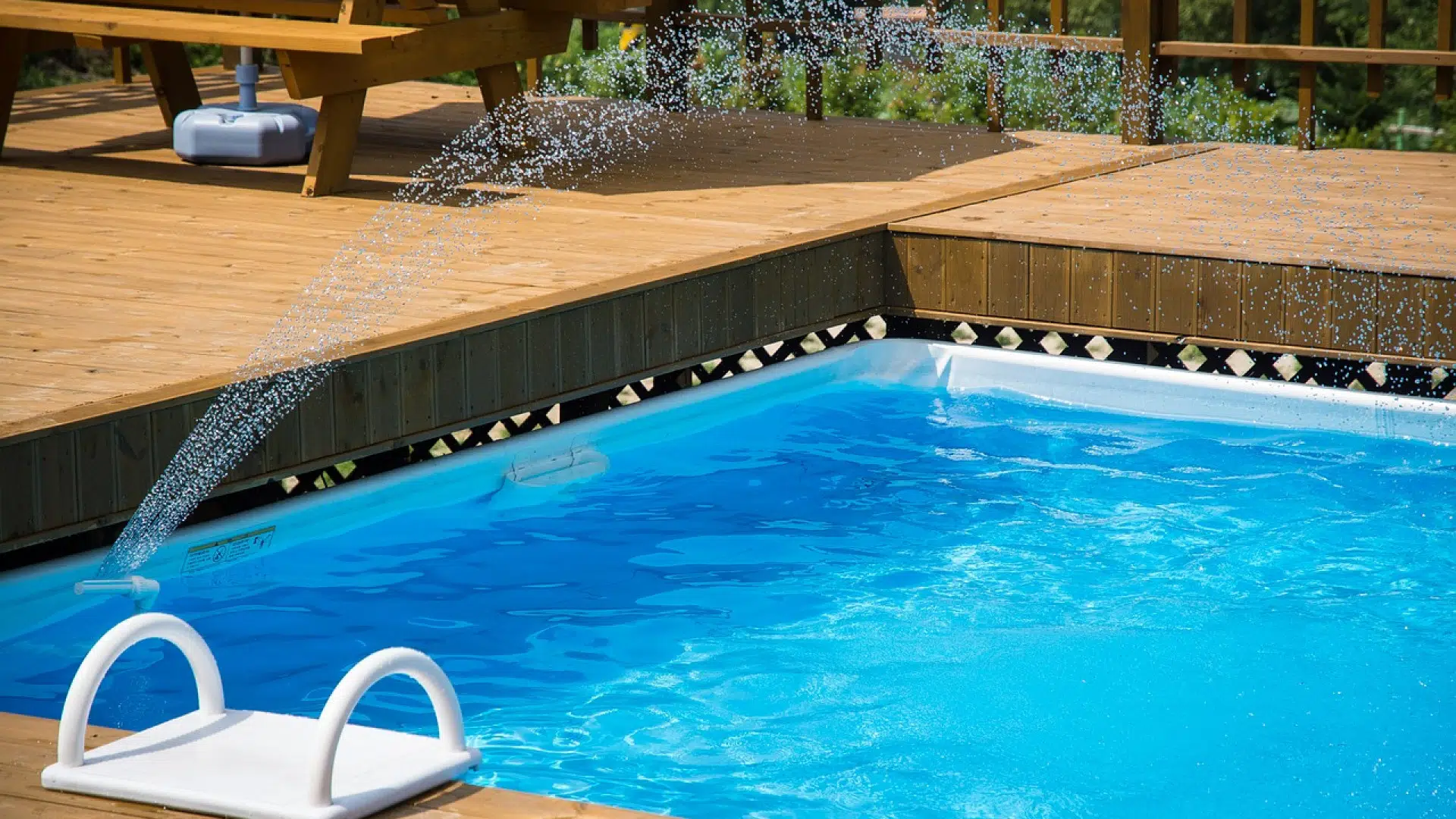 Les avantages indéniables des bâches à barres pour piscines