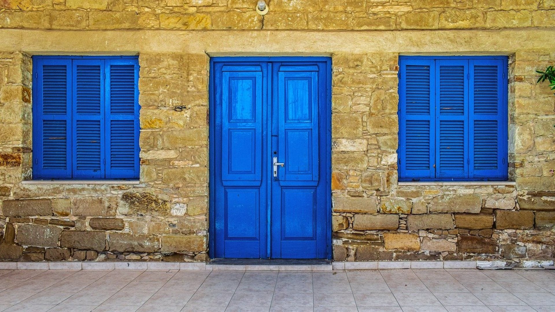 Porte d'entrée sur mesure : ce qu'il est possible de réaliser