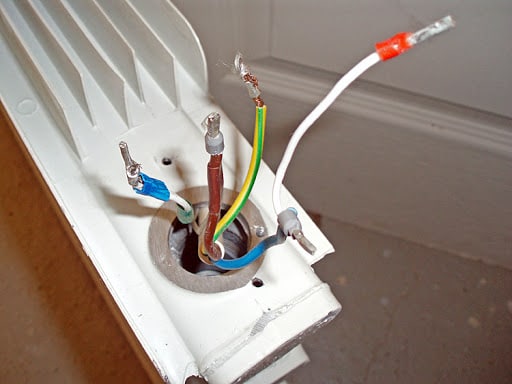 Comment changer le thermostat d'un radiateur électrique ? - Maisonea