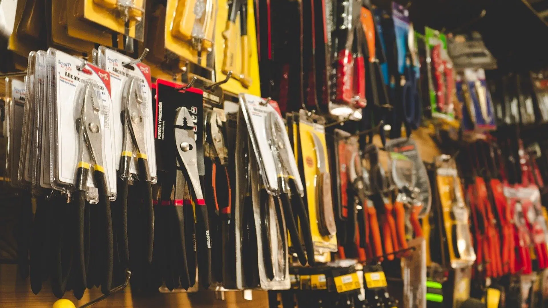 Un site spécialisé dans les équipements du BTP, l'outillage et la quincaillerie
